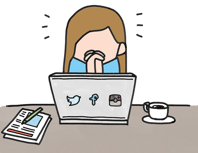 Product management courses - As far as online vs offline goes, it really depends on your personal comfort. Are you comfortable reading a book on Kindle or do you need to feel the paper? That is a key factor that you should consider.