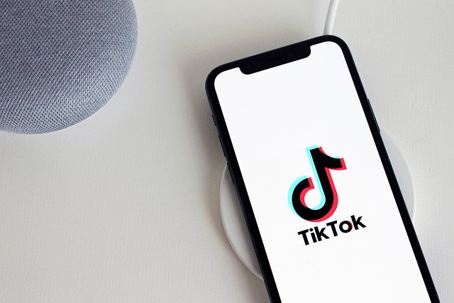 TikTok alternatives are booming. There has been a rush to download similar short video apps (Chingari, Trell, Roposo, Moj, etc.). Here are the top reviews.